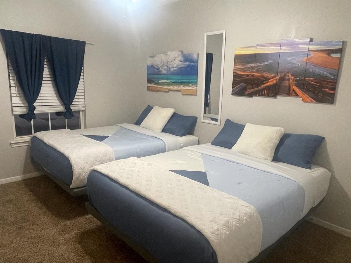 New Listing!! Relax By The Beach!! 2 Queen Beds, 1 Sofa Couch, Free Wifi 2 Tvs, Free Parking, Pool, Hot Tub, Gym , Elevator Accessible To Property Galveston Exterior photo